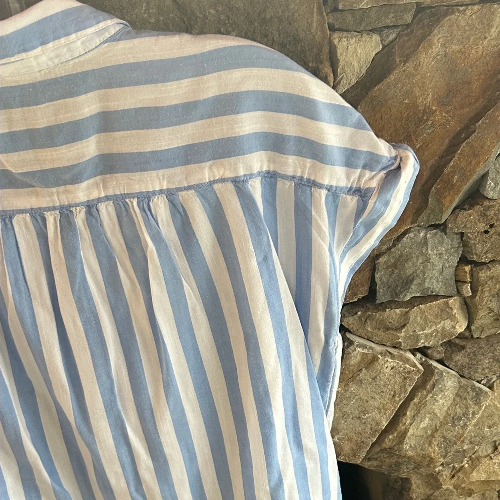 Old Navy Light Blue and White Striped Size Large Shirt; Lightweight and Adorable - Picture 11 of 12